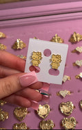 FB HK STUDS