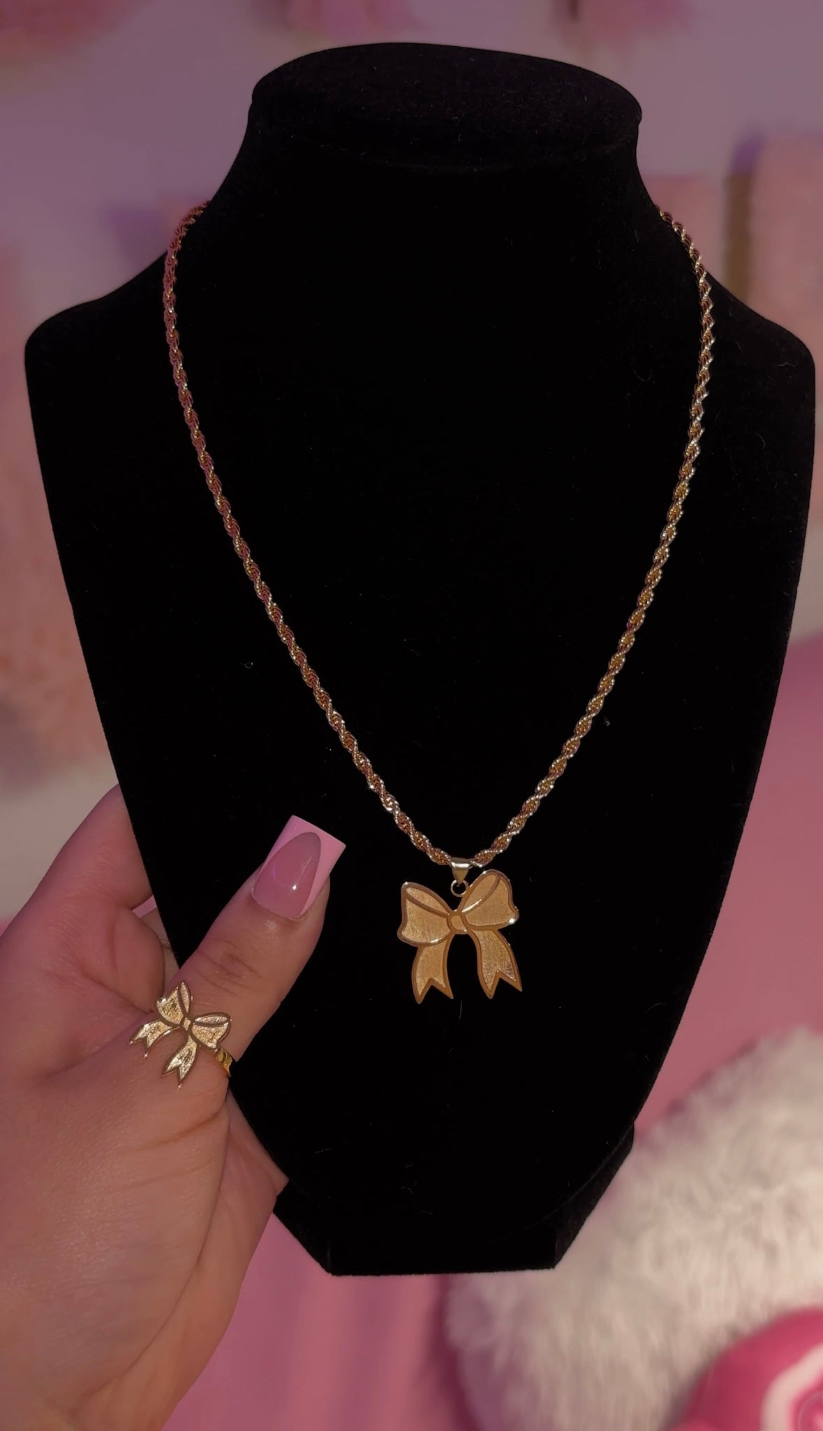 BOW NECKLACE