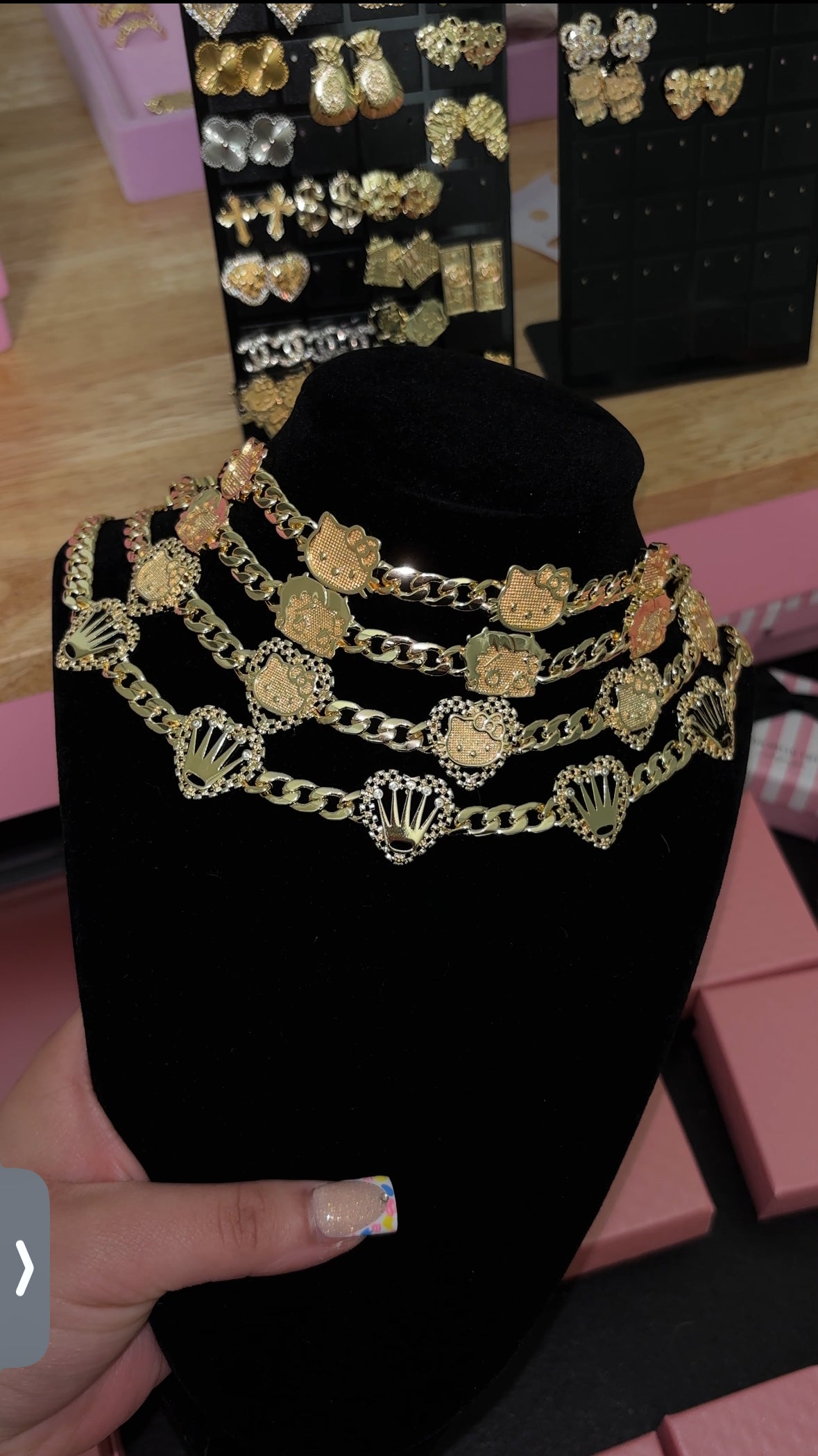 CUBAN CHARACTER CHAINS